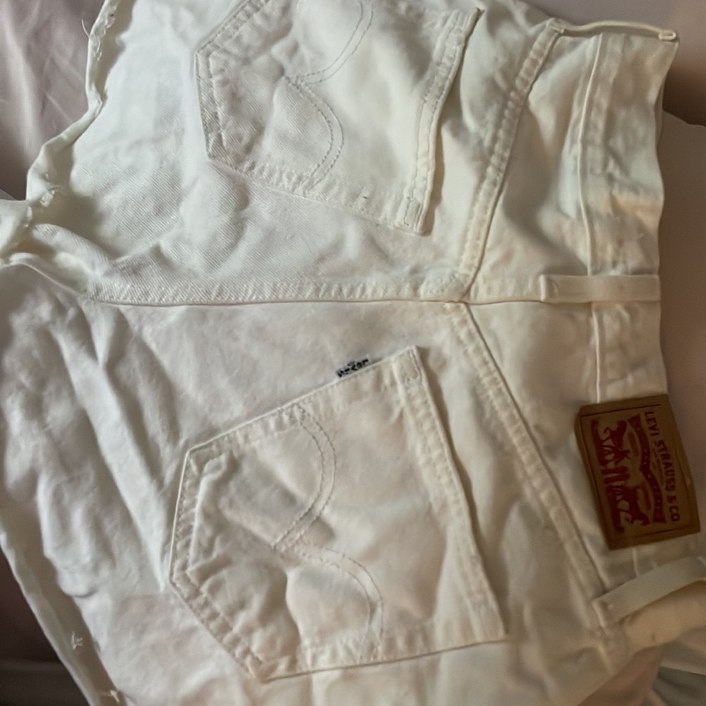 White levi high rise mom short - Picture 5 of 6